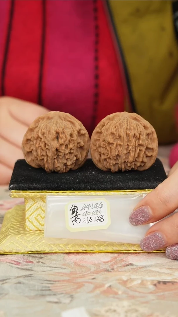 【闪购商品】文玩核桃把件一代楼