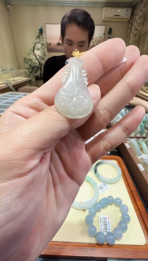 颈饰未镶嵌翡翠-纯天然缅甸A货翡翠吊坠