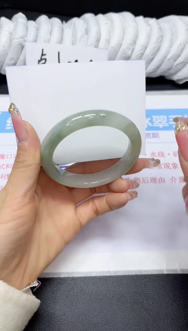 【闪购商品】石英质玉手镯未镶嵌181