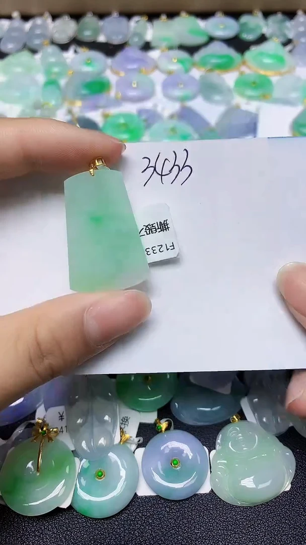 翡翠18K金镶嵌颈饰天然缅甸翡翠A货