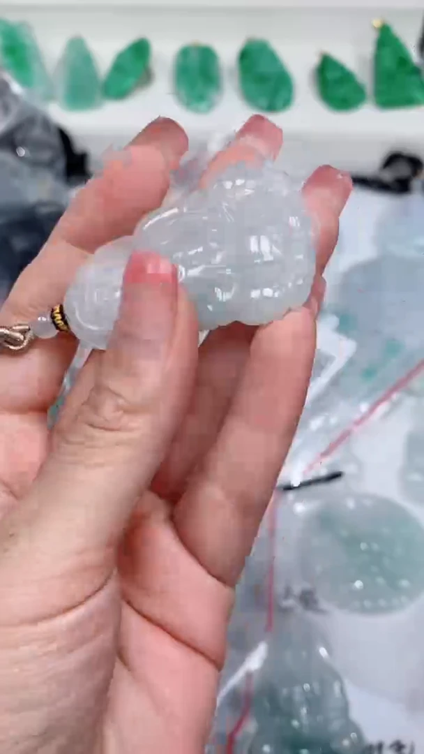 翡翠未镶嵌颈饰吊坠