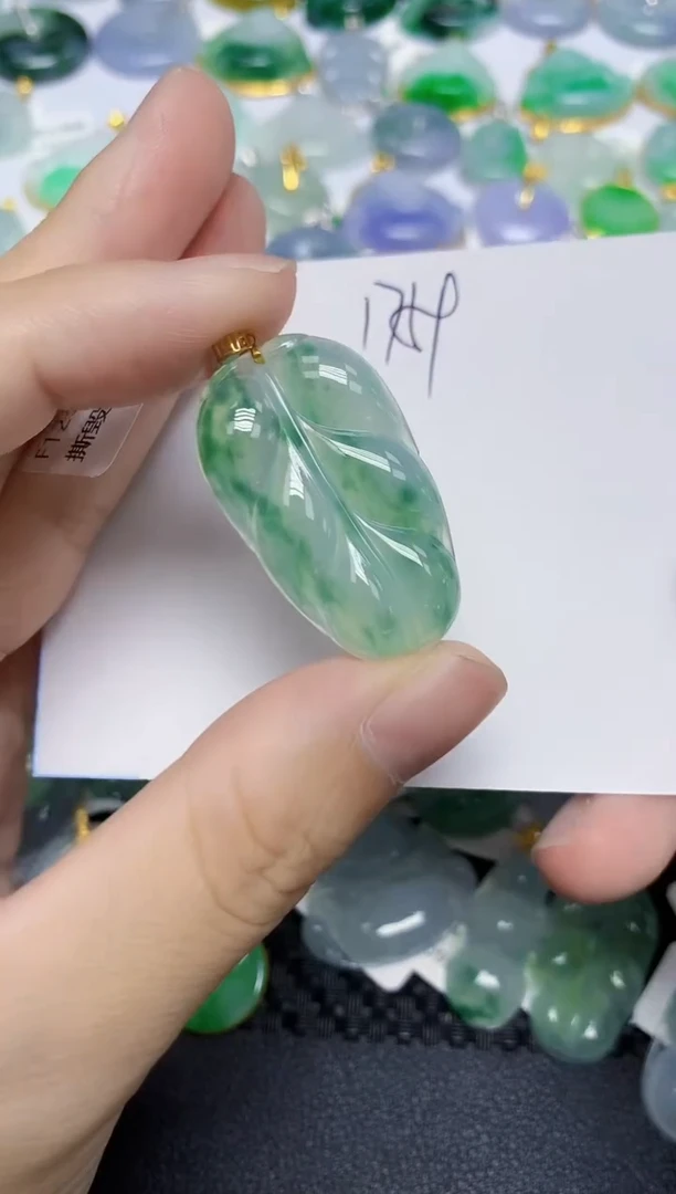 翡翠18K金镶嵌颈饰天然缅甸翡翠A货