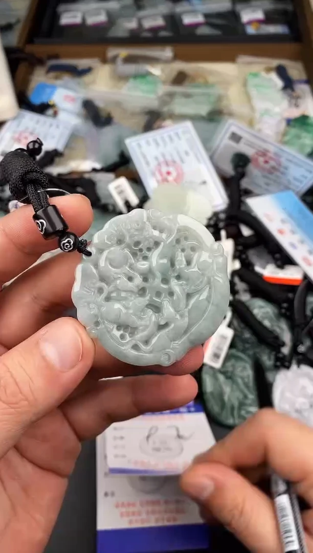 【闪购商品】翡翠颈饰未镶嵌  天然翡翠，一物一图