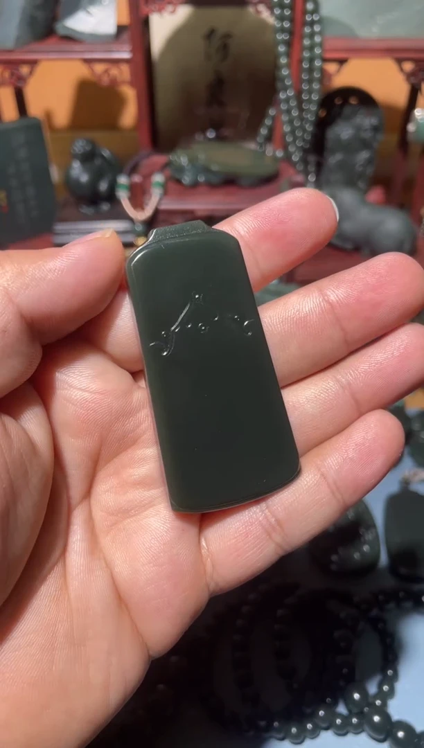 颈饰未镶嵌和田玉（青玉）1