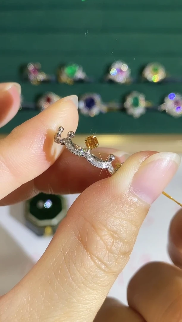 18K金镶嵌戒指钻石00