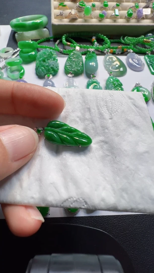 吊坠(不含链)18K金镶嵌翡翠1980