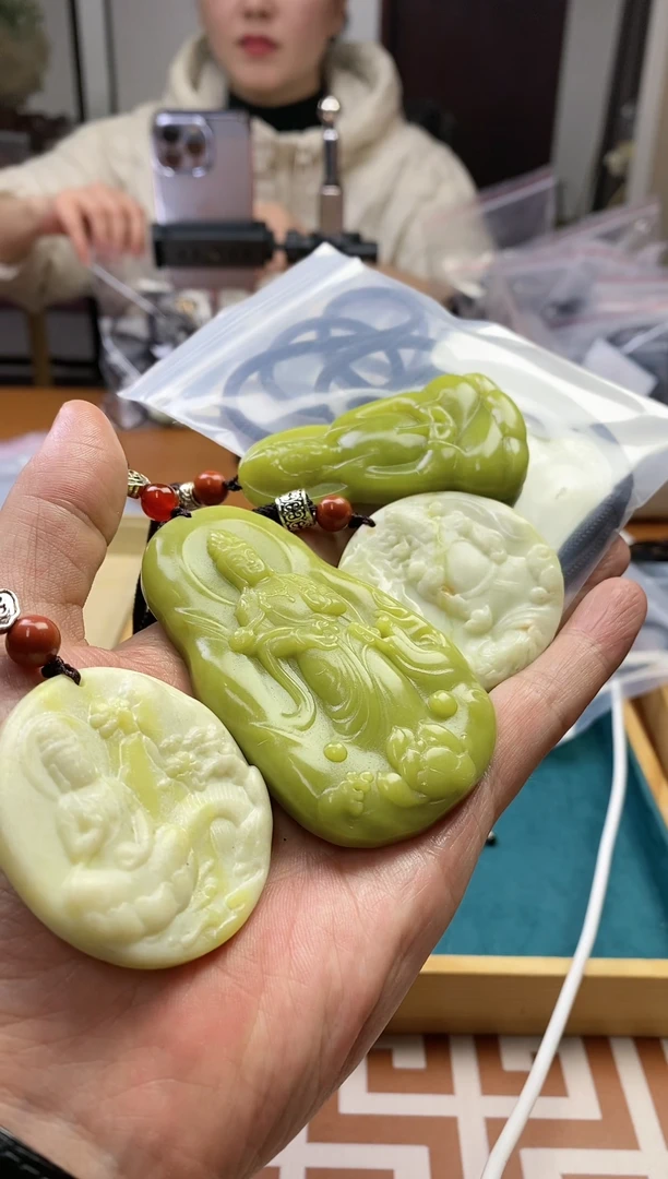 【闪购商品】蛇纹石玉其它未镶嵌多样性发货一个