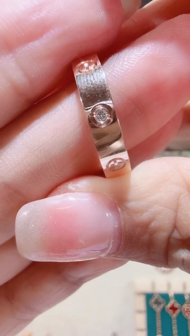 18K金镶嵌戒指钻石4钻戒指