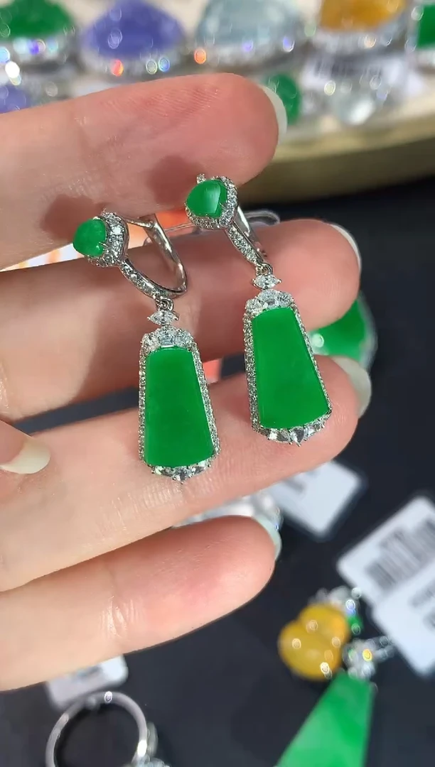 18K金镶嵌翡翠耳饰A377|19800