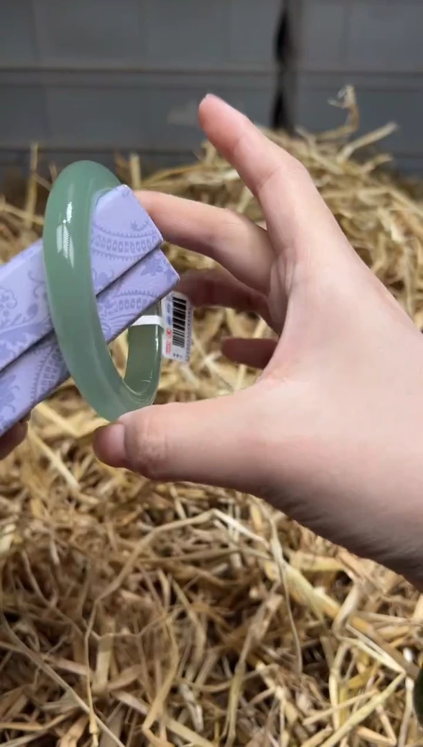 未镶嵌手镯石英质玉D6162