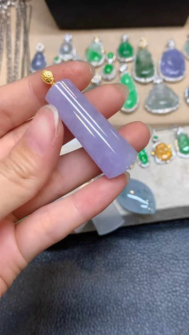 颈饰18K金镶嵌翡翠无事柱【无服务费