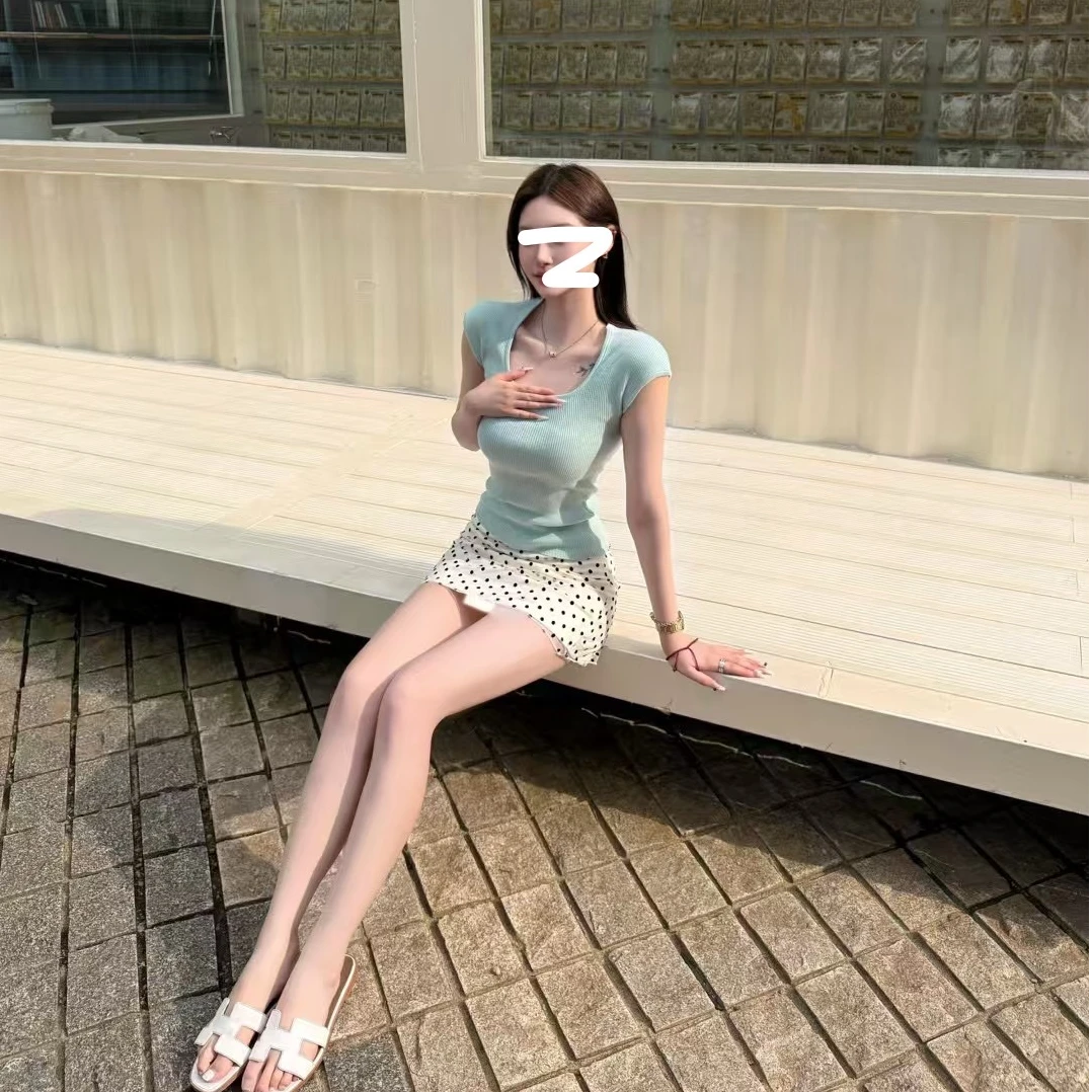 显瘦短裙波点半身裙子女夏包臀短裙多巴胺裙夏日穿搭套装显瘦气质