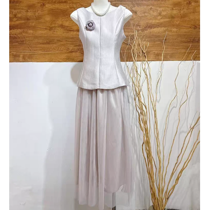 2025年夏季气质别致露背蝴蝶结收腰无袖小香马甲高腰纱裙套装