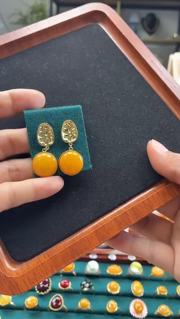 琥珀银S925镶嵌耳钉精品蜜蜡太阳圆耳钉