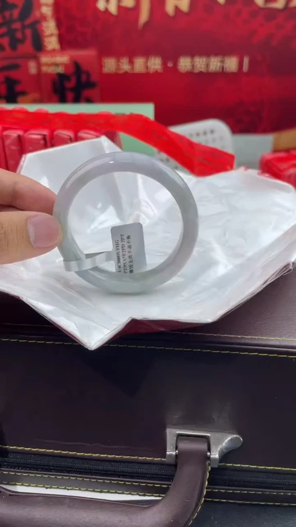 【闪购商品】翡翠手镯未镶嵌43翡翠手镯（微瑕）
