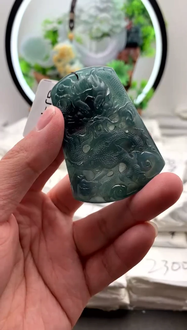 【闪购商品】翡翠颈饰未镶嵌龙牌