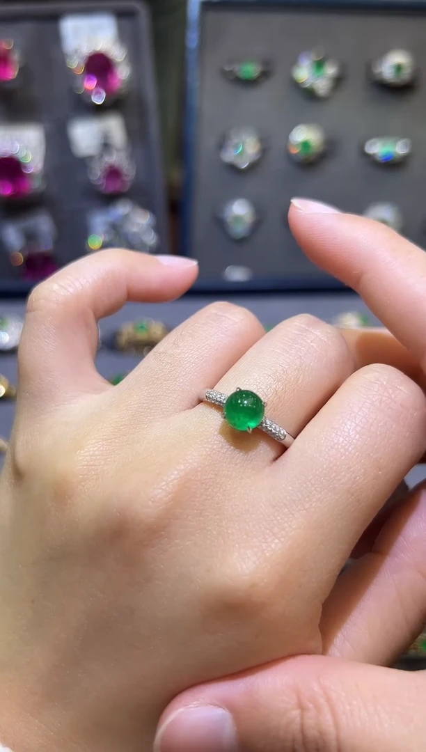 【闪购商品】祖母绿戒指18K金镶嵌1.26ct