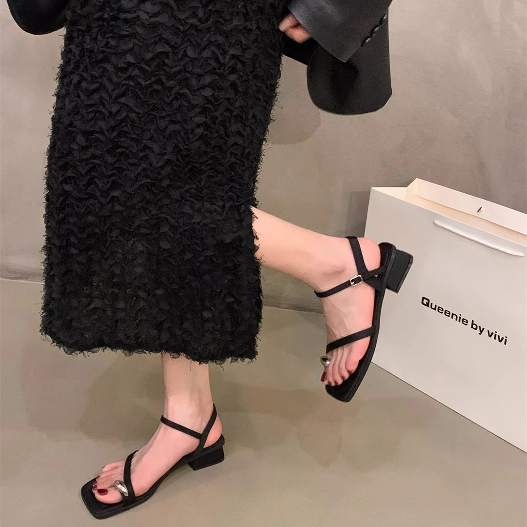 法式中跟黑色细带凉鞋仙女鞋子2025夏季旅游度假配裙子套趾罗马鞋