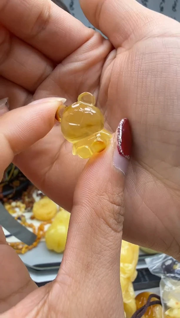 【闪购商品】琥珀裸石未镶嵌小熊