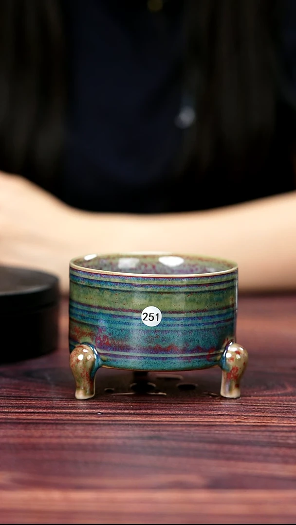 251#盼龙窑一级品原矿钧瓷三足杯