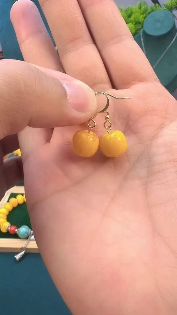 14K金镶嵌蜜蜡耳饰E01