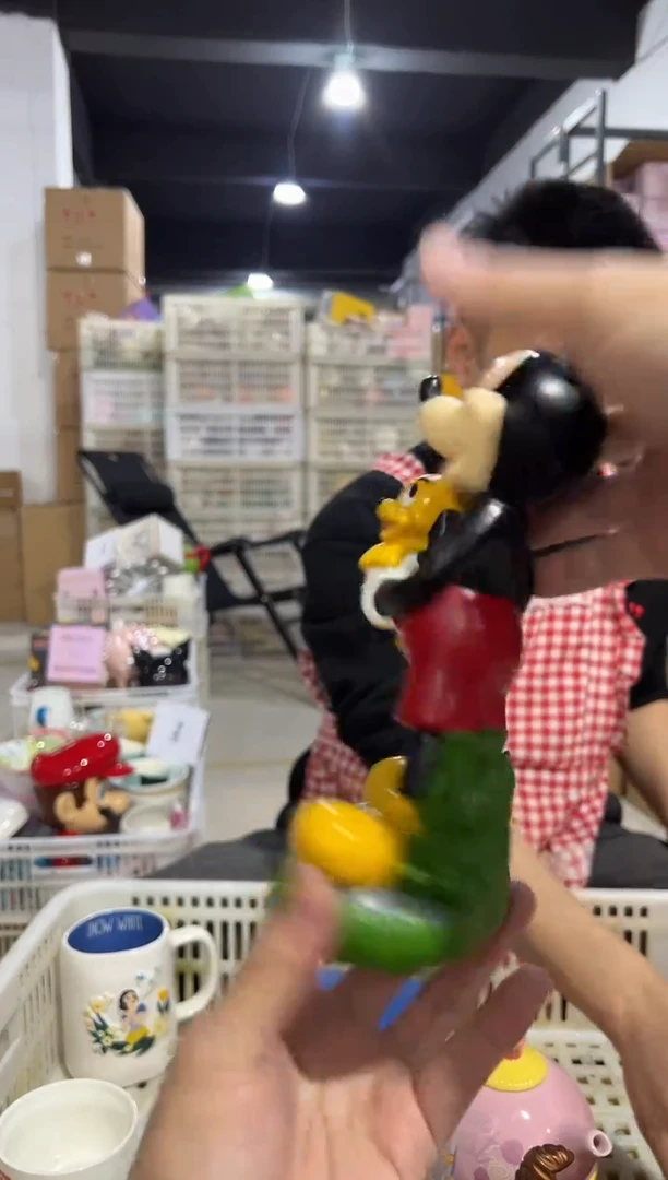 【闪购商品】杯树脂米奇抱布鲁托摆件微瑕