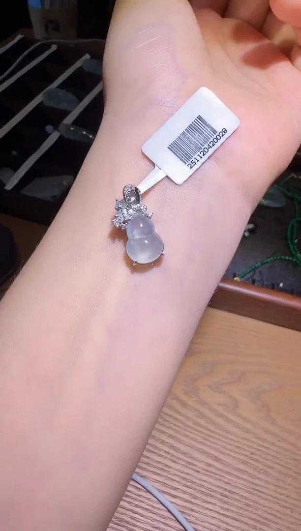 颈饰银S925镶嵌翡翠吊坠44