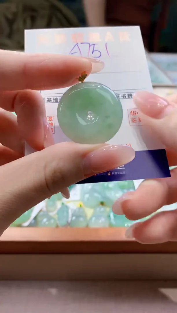 颈饰18K金镶嵌翡翠天然缅甸a货翡翠