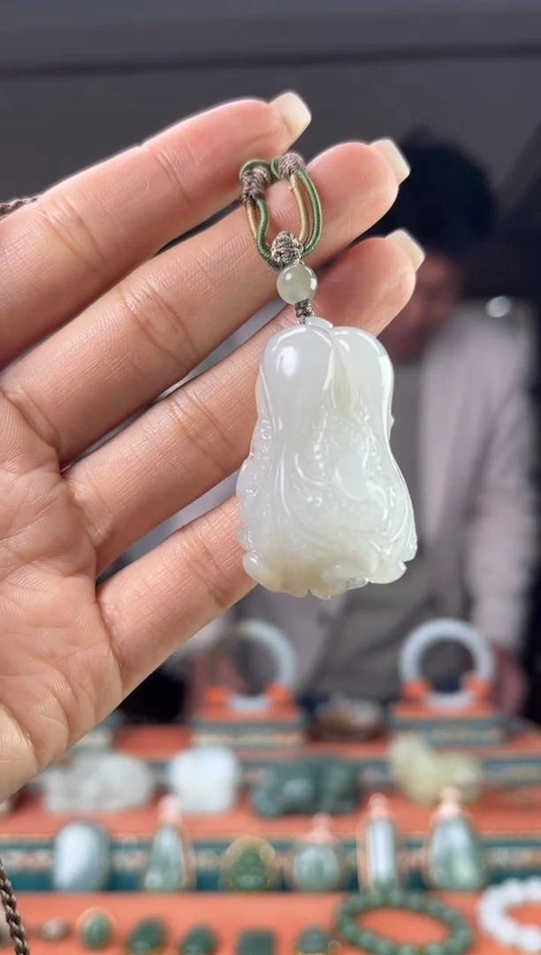 颈饰未镶嵌和田玉佩佩