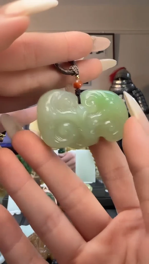 颈饰未镶嵌和田玉翠青如意吊坠