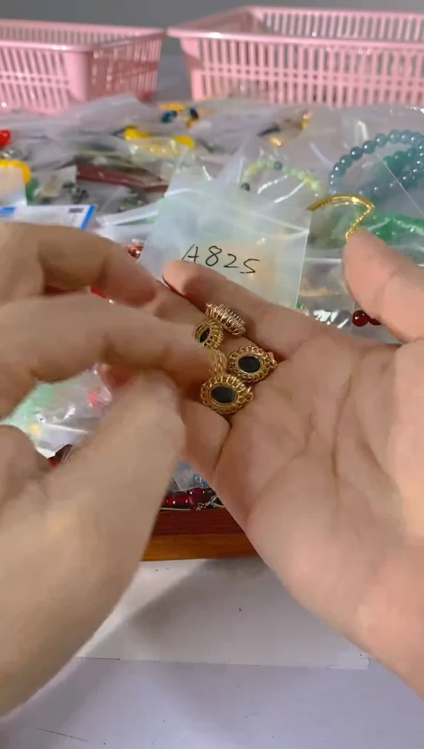 【闪购商品】水晶颈饰银S925镶嵌825红宝，蓝宝，多样性发一件赠链