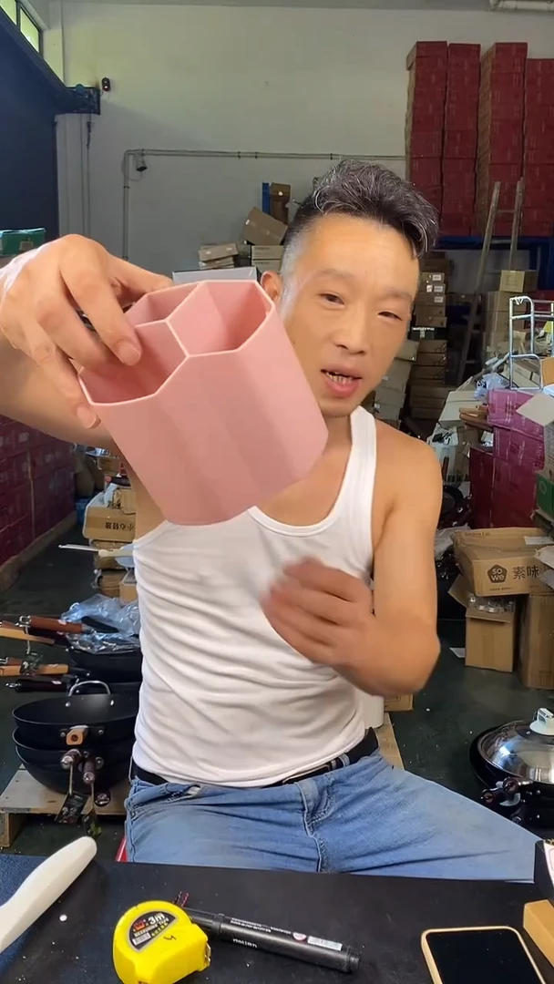 食品级塑料1旋转笔筒 颜色不挑