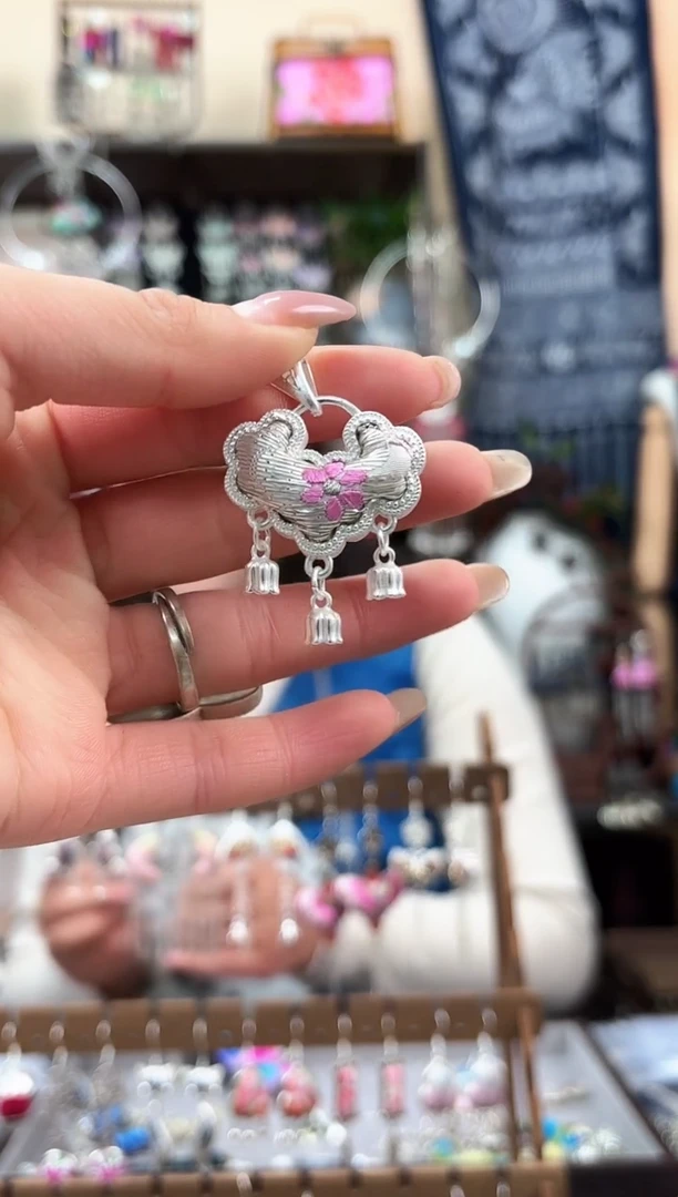 织绣民族风非遗老绣饰品368