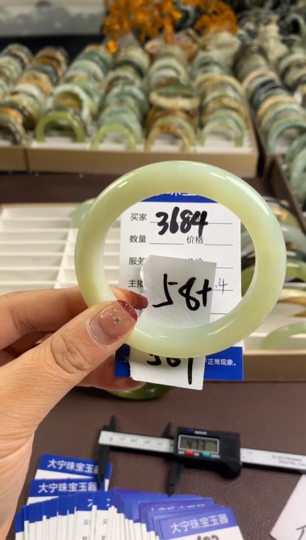 【闪购商品】蛇纹石玉手镯未镶嵌3684