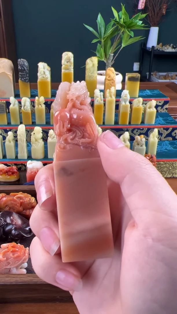 老挝石芙蓉体龙戏珠章2.5*2.5*9.4