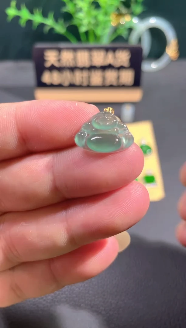 翡翠18K金镶嵌颈饰翡翠