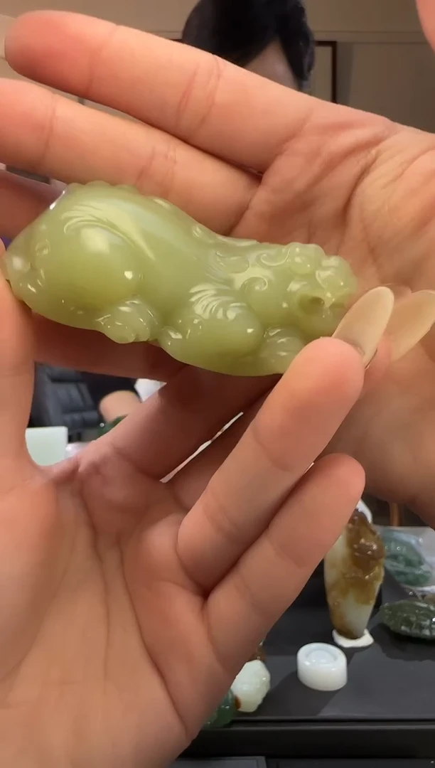 颈饰未镶嵌和田玉黄口貔貅手把