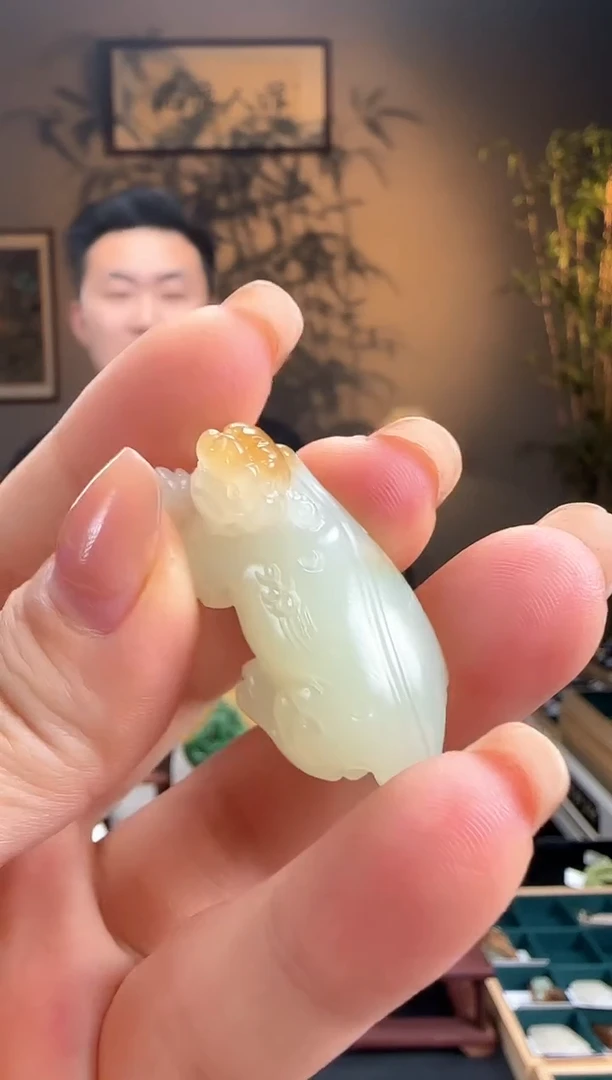 未镶嵌和田玉挂件糖黄俏色小貔貅m43