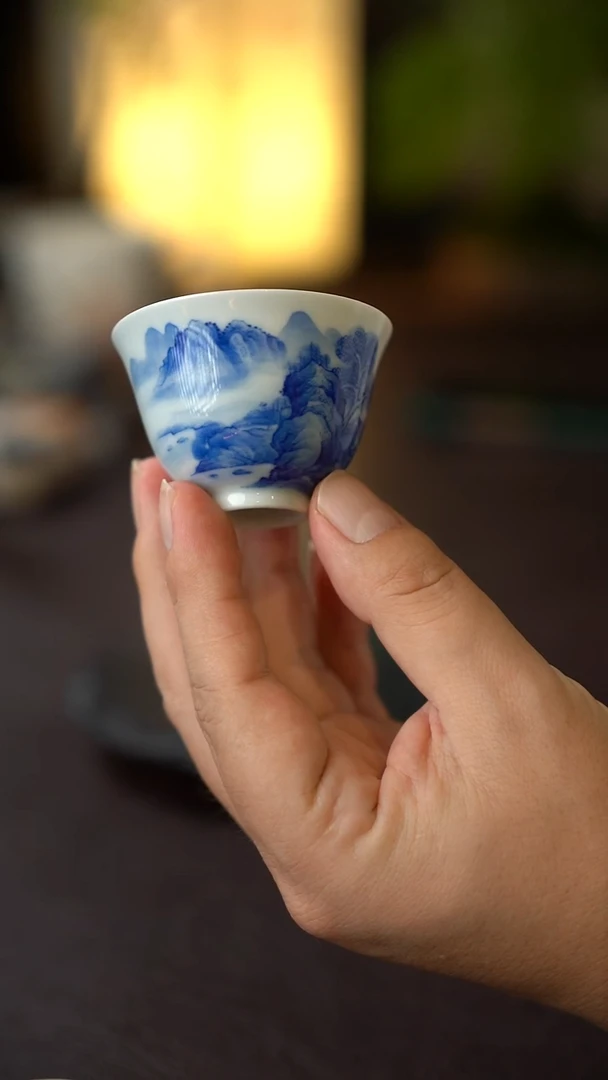 景德镇全手工手绘青花山水小主人杯