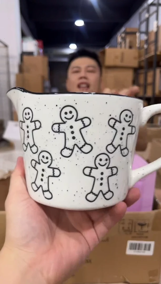 瓷片姜饼人奶壶