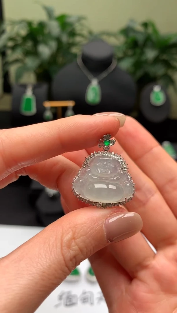 【闪购商品】翡翠颈饰18K金镶嵌冰佛公