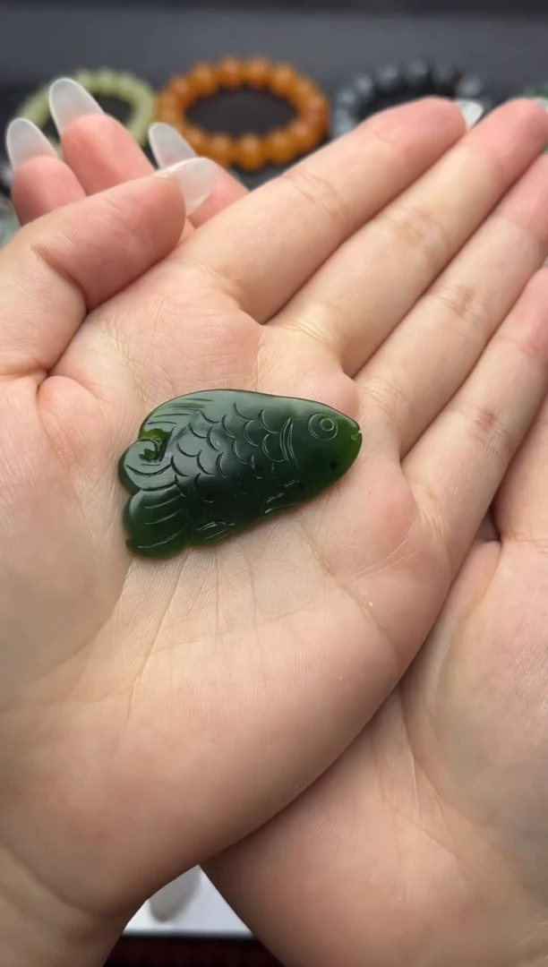 颈饰未镶嵌和田玉鱼