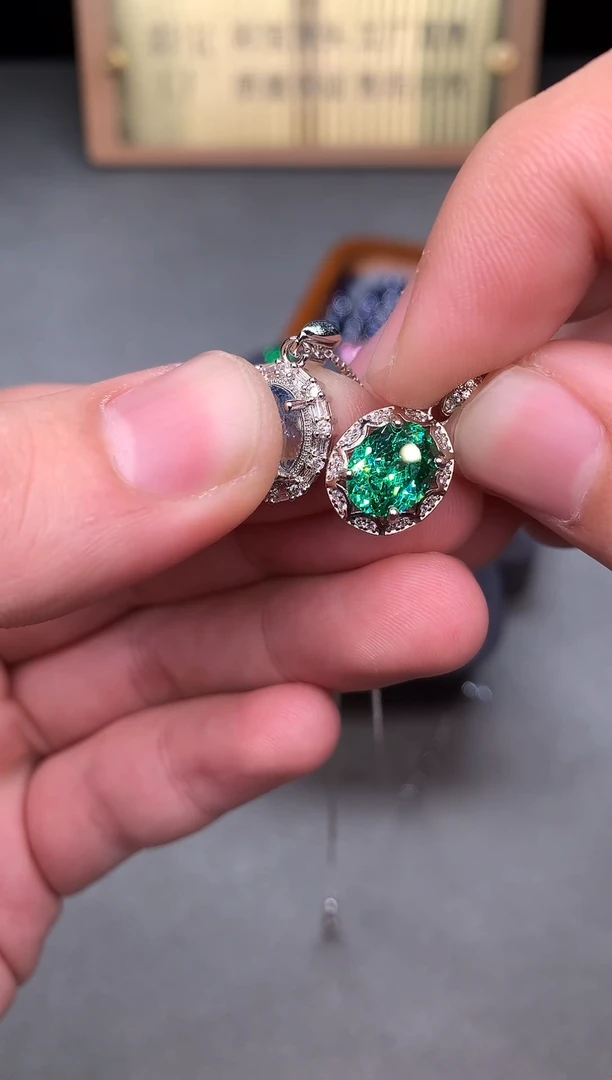 吊坠(赠链)银S925镶嵌绿色碧玺2222