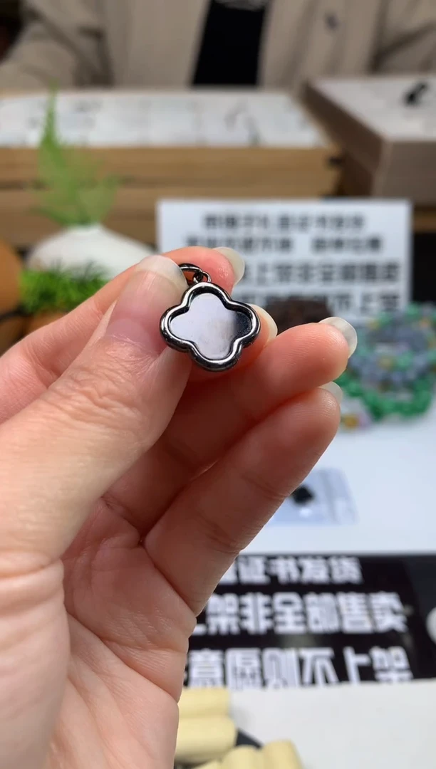 颈饰银S925镶嵌翡翠小*琴---112423