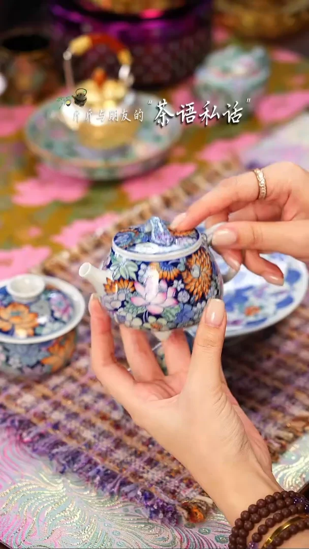 卓君   斗彩   繁花  小壶