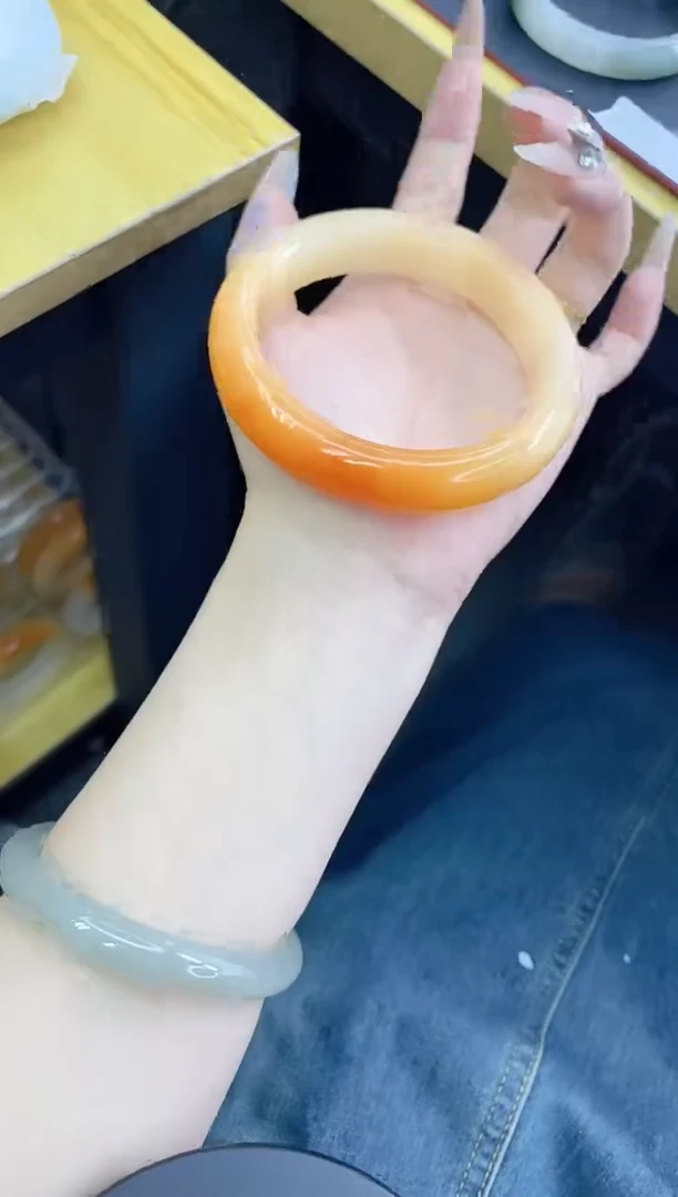 石英质玉手镯未镶嵌310/65.5/红龙半山水