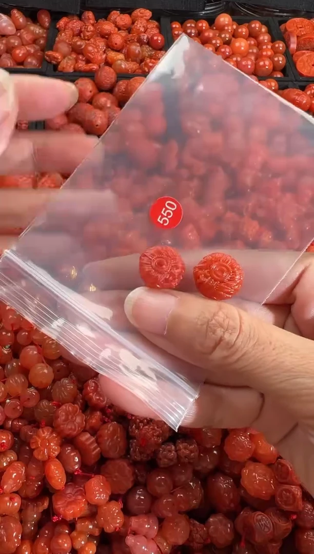 南红玛瑙未镶嵌颈饰1