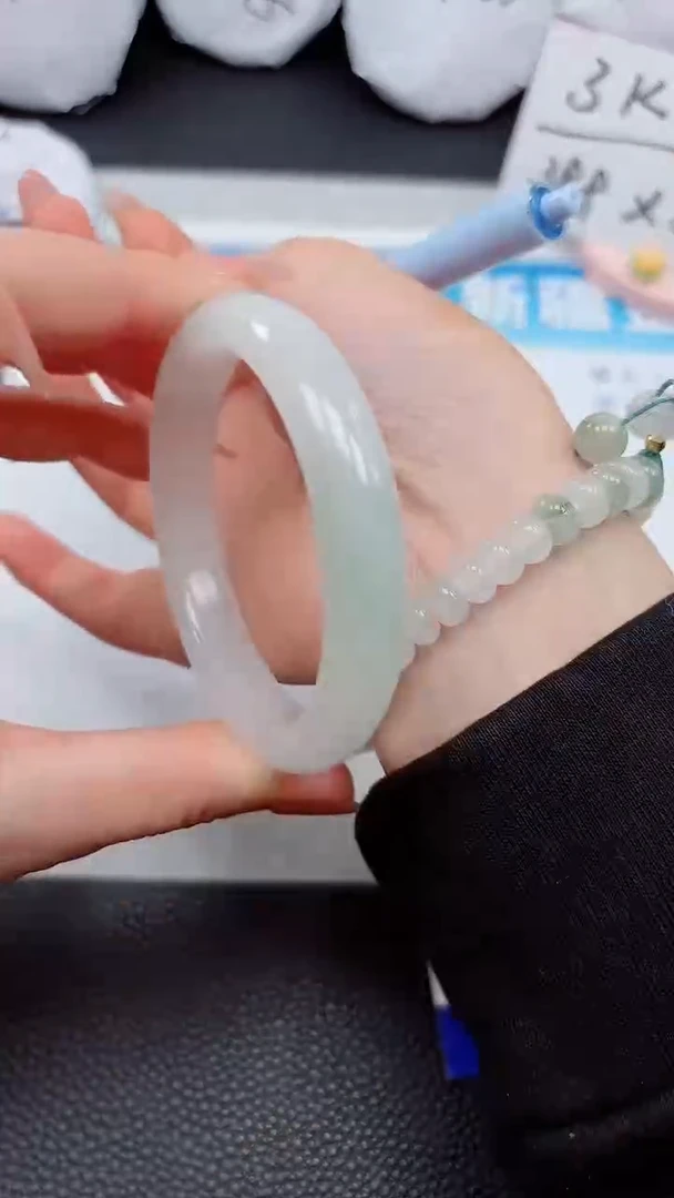 【闪购商品】石英质玉手镯未镶嵌88