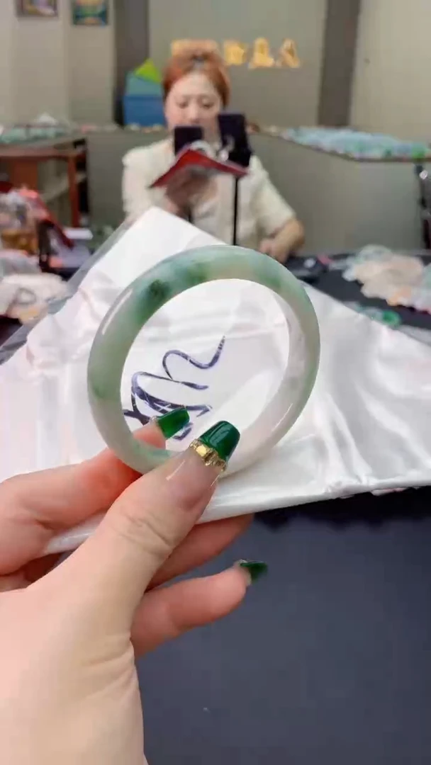 翡翠手镯未镶嵌0248218648