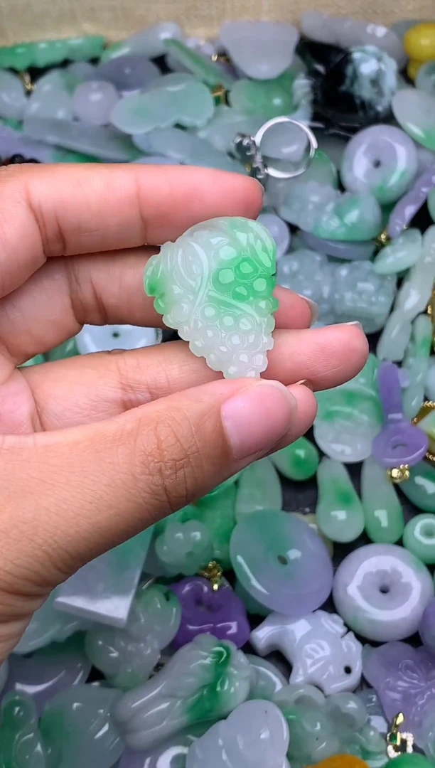 翡翠未镶嵌颈饰天然缅甸翡翠吊坠